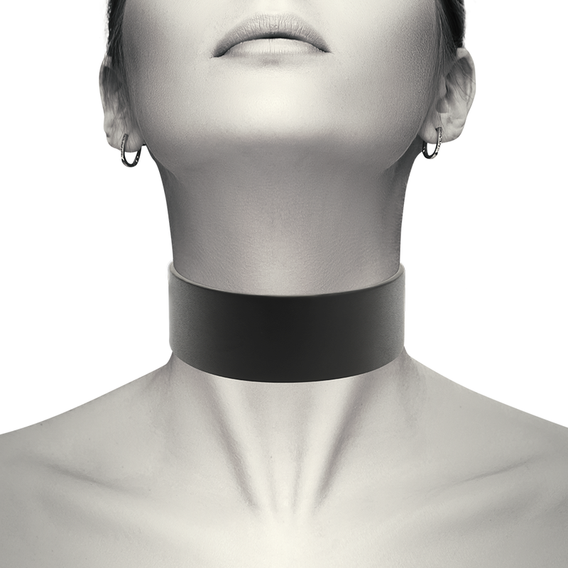 COQUETTE CHIC DESIRE - VEGAN LEATHER CHOKER - Image 2